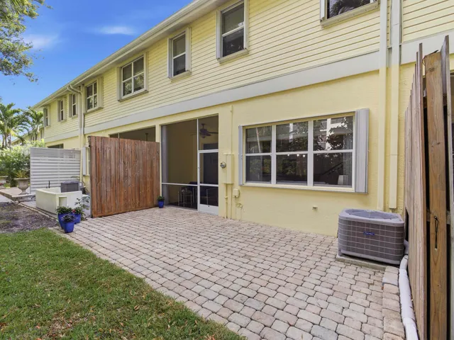 $489,000 | 125 Barefoot Cove, Hypoluxo, FL 33462
