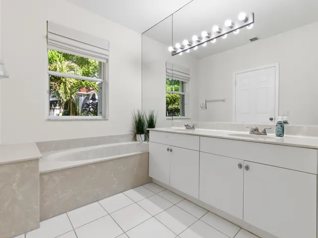 $489,000 | 125 Barefoot Cove, Hypoluxo, FL 33462