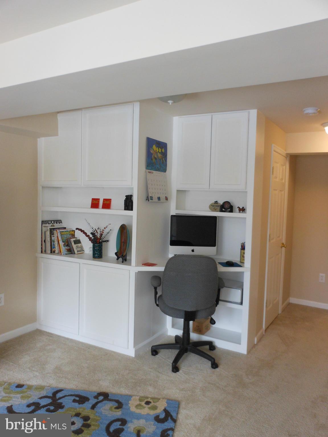 8503 Golden Ridge Court Lorton, VA 22079 - Photo 22 of 27 a workspace with furniture