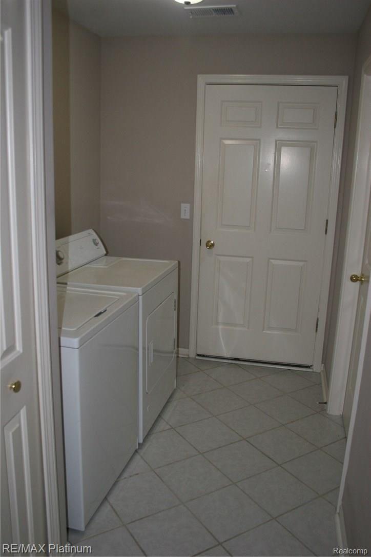 4074 Hampton Ridge Boulevard, Unit 58 Howell, MI 48843 - Photo 24 of 37 Laundry~ Whirlpool washer & gas dryer stay