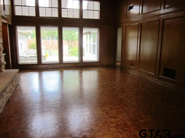 $3,500 | 401 Woodland Hills Drive, Tyler, TX 75701