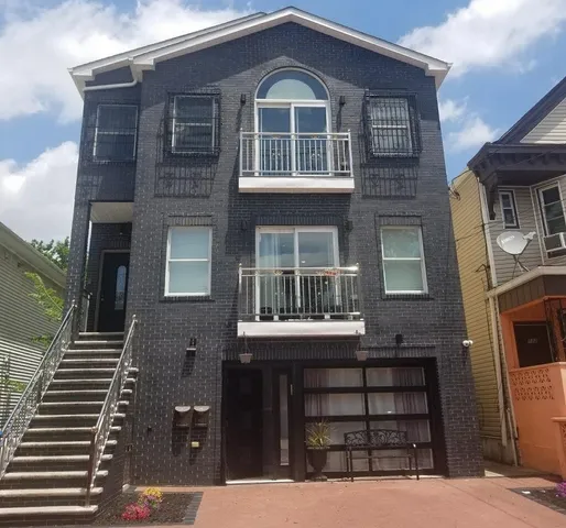 $3,400 | 134 Bostwick Avenue, Unit 2, Jersey City, NJ 07305