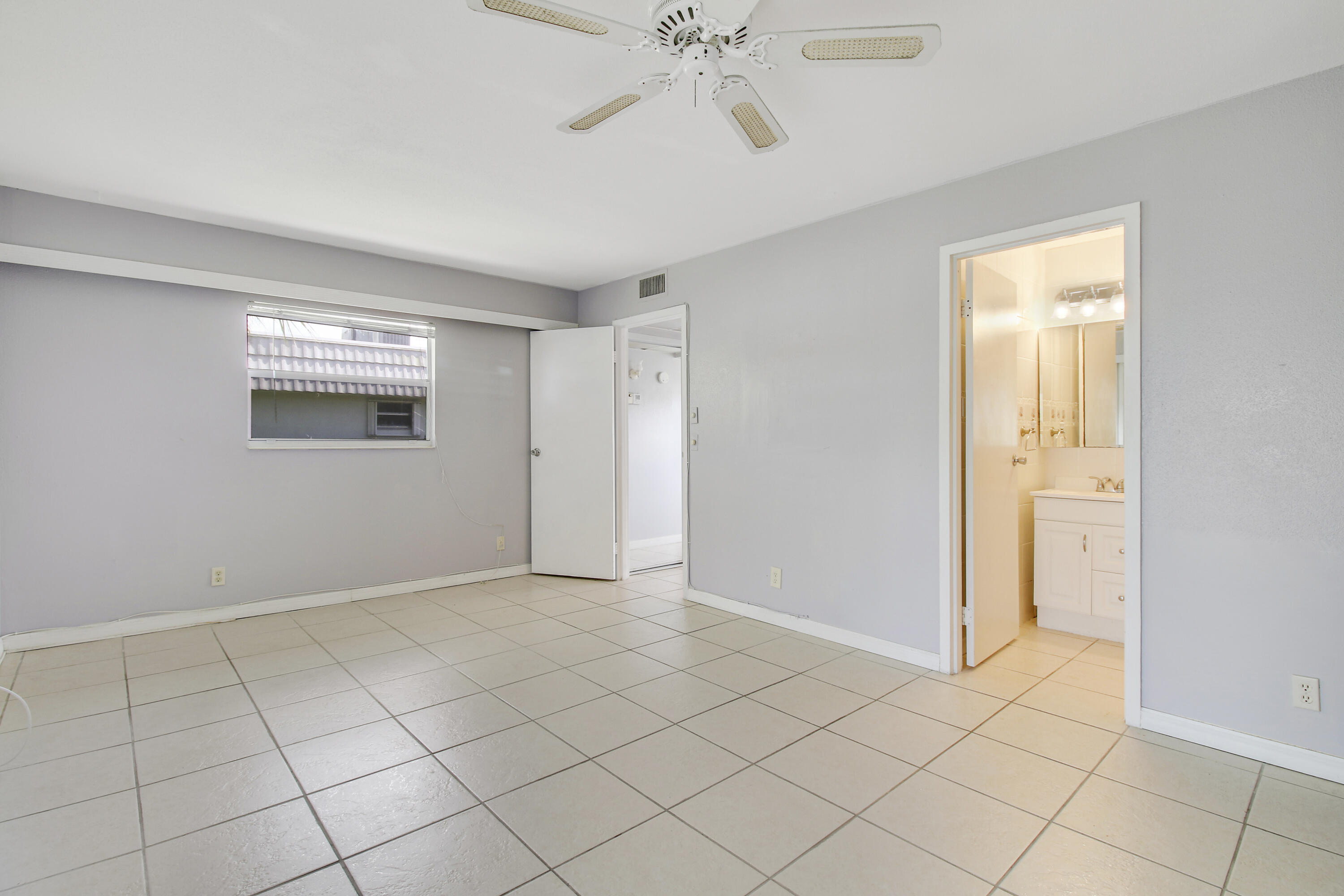 175 Valencia H Delray Beach, FL 33446 - Photo 12 of 19 House-12