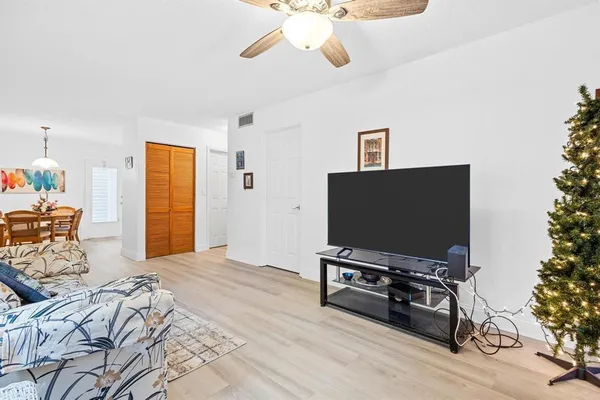 $140,000 | 2950 Southeast Ocean Boulevard, Unit 15, Stuart, FL 34996