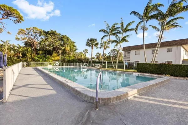 $140,000 | 2950 Southeast Ocean Boulevard, Unit 15, Stuart, FL 34996