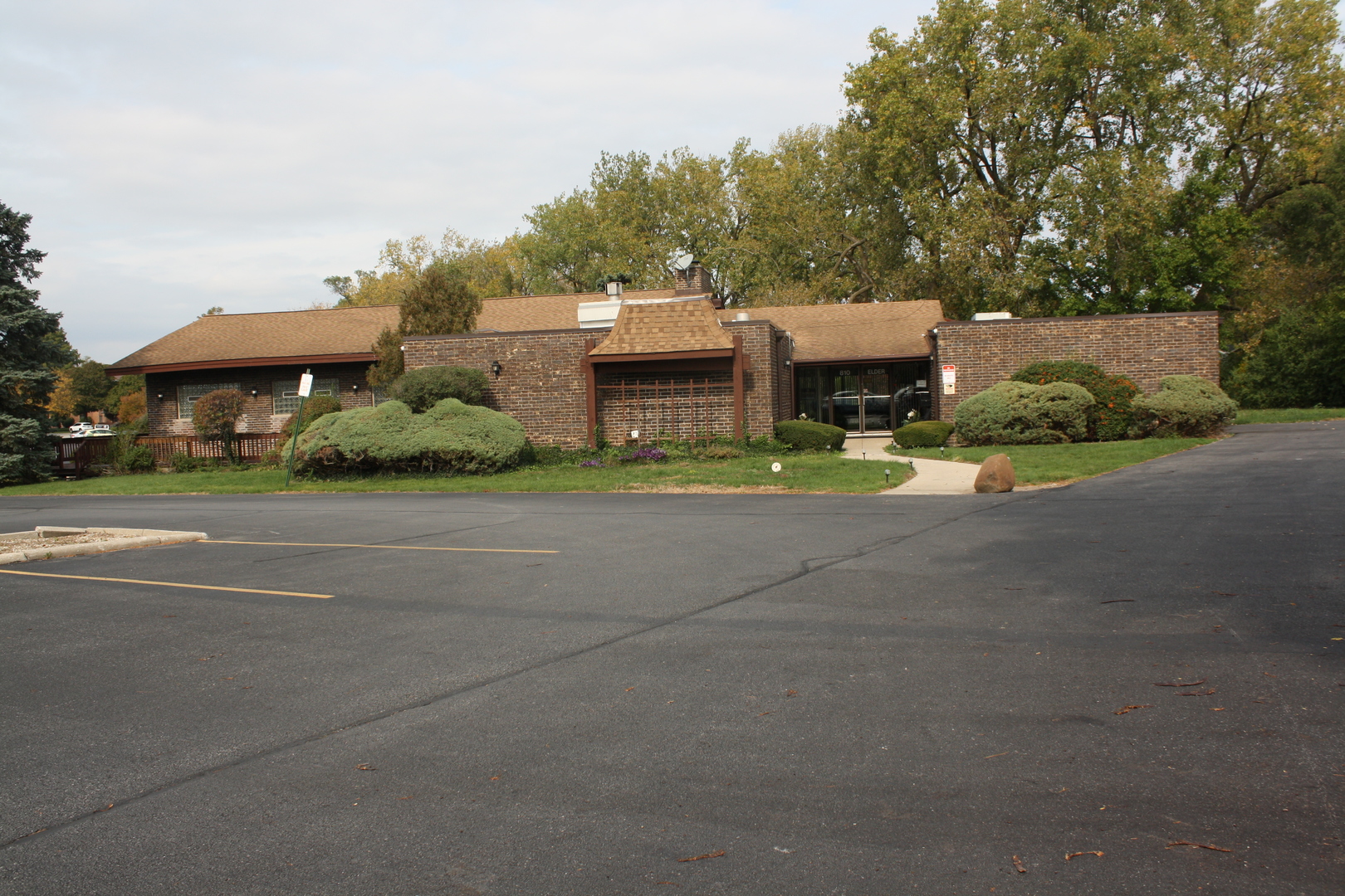 820 Elder Road, Unit 416 Homewood, IL 60430 - Photo 2 of 10 front view of house with a street view