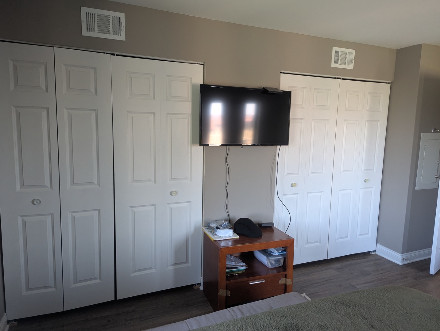 820 Elder Road, Unit 416 Homewood, IL 60430 - Photo 5 of 10 a room with furniture and wooden floor