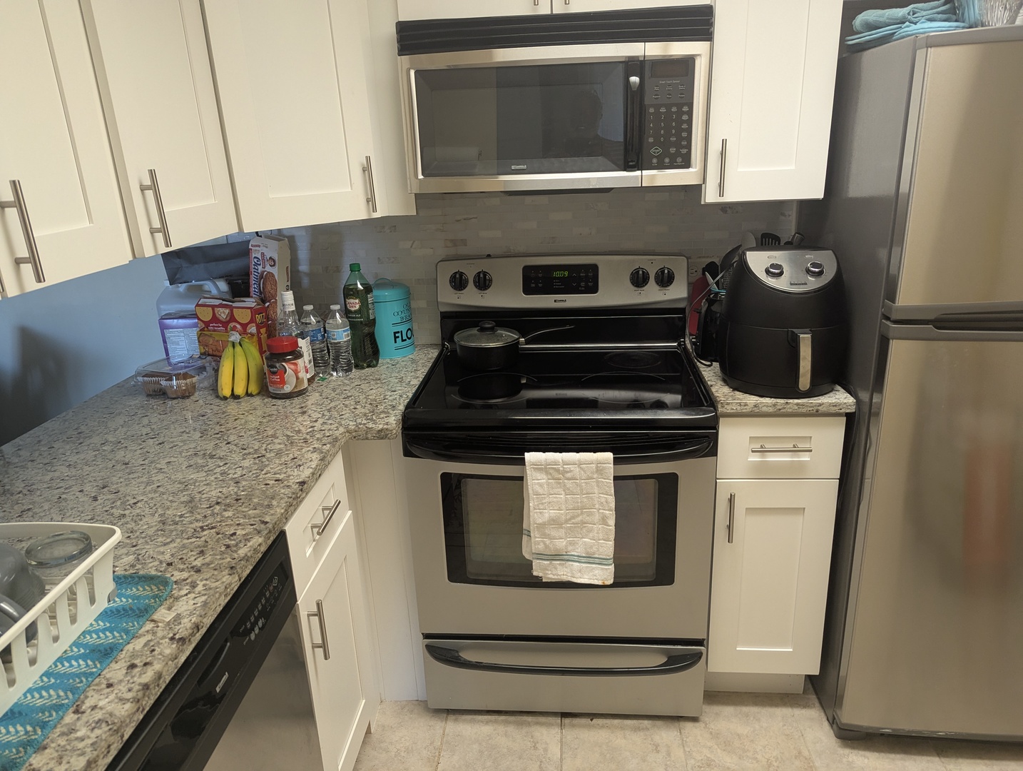 820 Elder Road, Unit 416 Homewood, IL 60430 - Photo 7 of 10 a kitchen with stainless steel appliances granite countertop a stove and a refrigerator