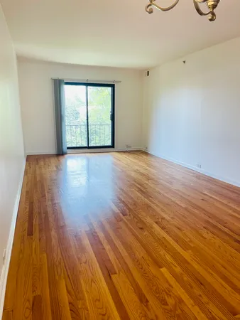 $2,300 | 600 West Russell Street, Unit 210, Barrington, IL 60010