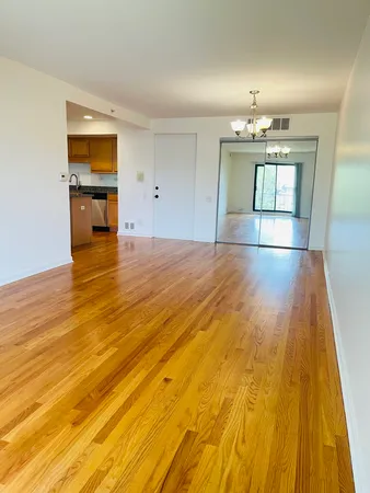 $2,300 | 600 West Russell Street, Unit 210, Barrington, IL 60010