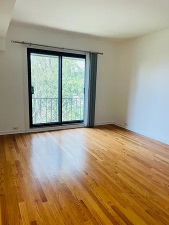 $2,300 | 600 West Russell Street, Unit 210, Barrington, IL 60010
