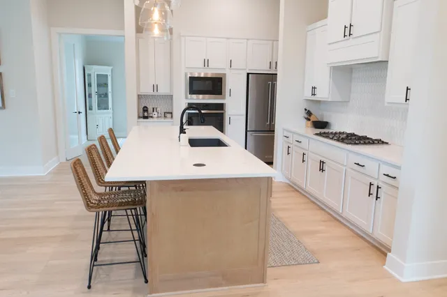 $879,500 | 26951 Longwood Ledge Lane, The Woodlands, TX 77389