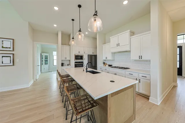 $879,500 | 26951 Longwood Ledge Lane, The Woodlands, TX 77389