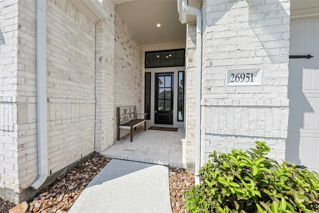 $879,500 | 26951 Longwood Ledge Lane, The Woodlands, TX 77389