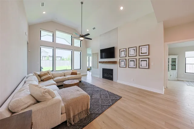 $879,500 | 26951 Longwood Ledge Lane, The Woodlands, TX 77389