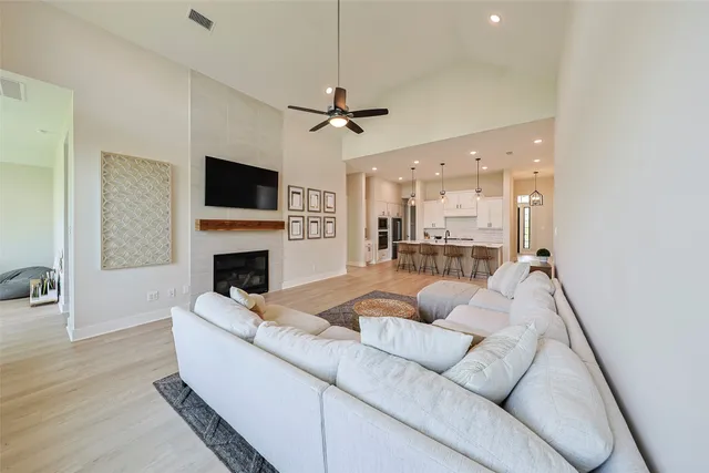 $879,500 | 26951 Longwood Ledge Lane, The Woodlands, TX 77389