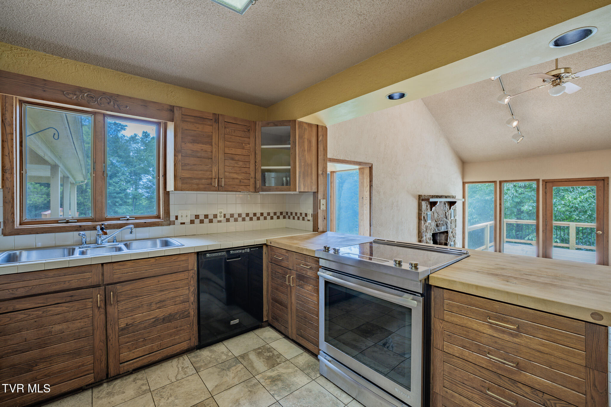 562 Gammon Road Kingsport, TN 37663 - Photo 6 of 65 1R9A8054-HDR