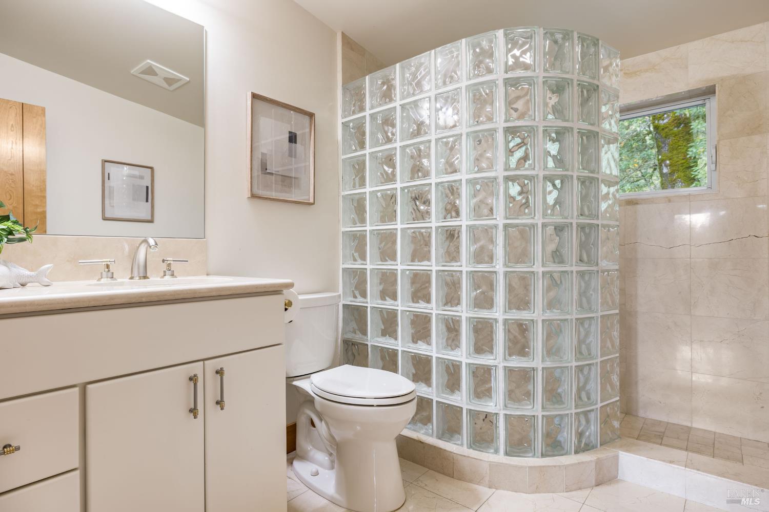 100 Zachary Lane Santa Rosa, CA 95404 - Photo 25 of 60 Loft bathroom