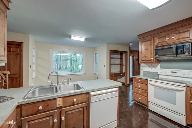 $999,000 | 820 Pineneedle Way, Charleston, SC 29492