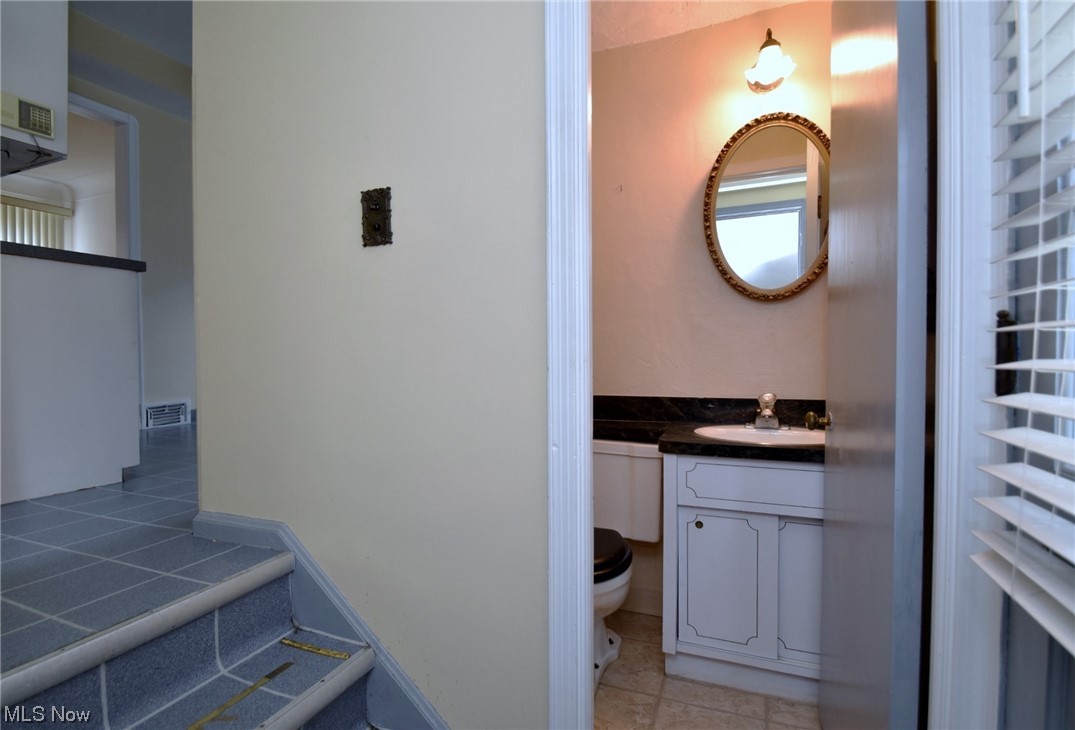 3905 Faversham Road Cleveland, OH 44118 - Photo 13 of 28 Gallery Image 13
