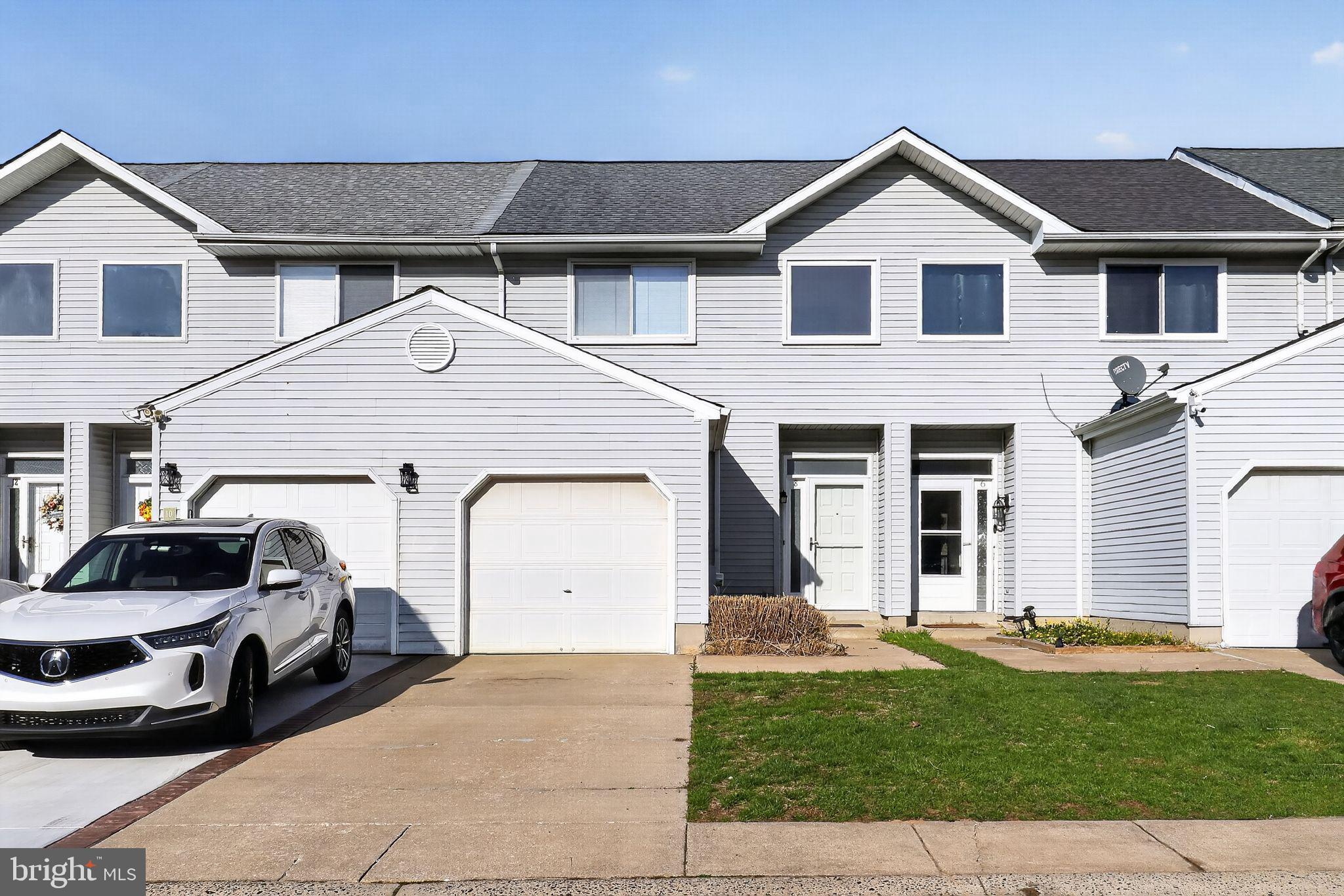 8 O O Rourke Court Newark, DE 19702 - Photo 2 of 29 Front