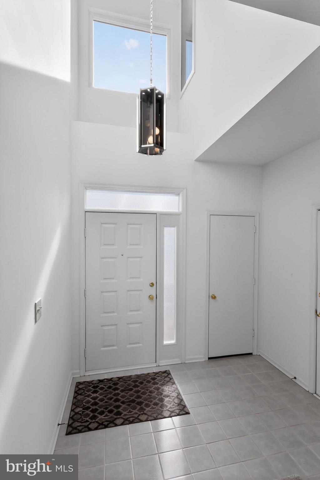 8 O O Rourke Court Newark, DE 19702 - Photo 3 of 29 Foyer