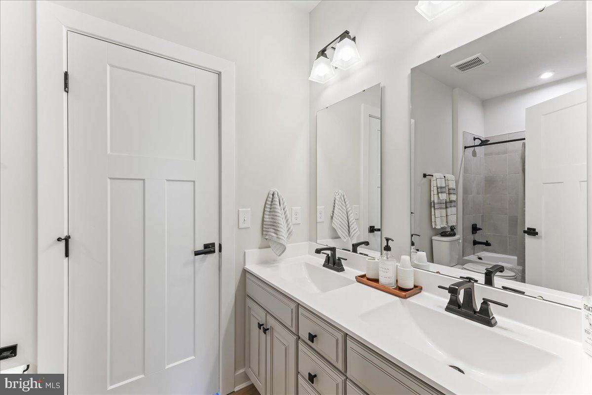 37360 Kestrel Way Ocean View, DE 19970 - Photo 21 of 39 Jack and Jill with Bedroom 3