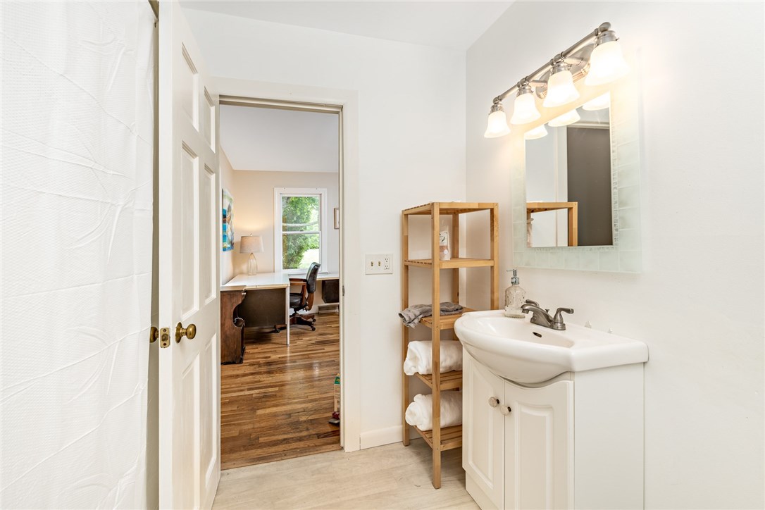 4 Fairfield Drive Little Compton, RI 02837 - Photo 26 of 49 Full Bath with tub and shower, off first floor bedroom