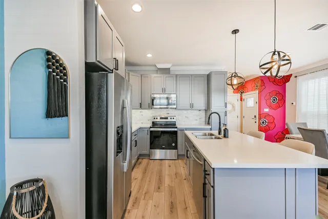 $3,000 | 1010 Melneeka Lane, Houston, TX 77091