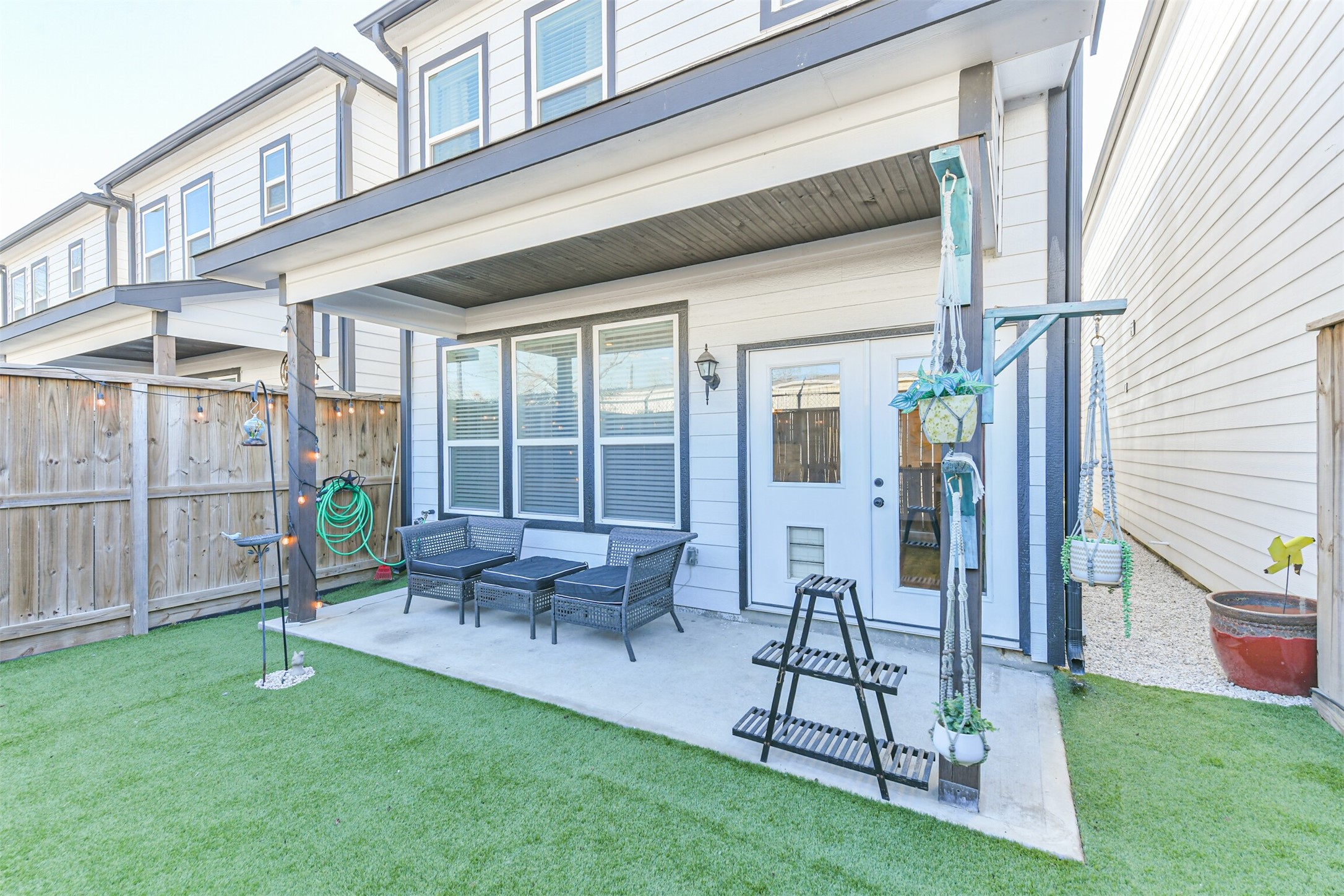 1010 Melneeka Lane Houston, TX 77091 - Photo 18 of 37 Bring the entertainment outside!