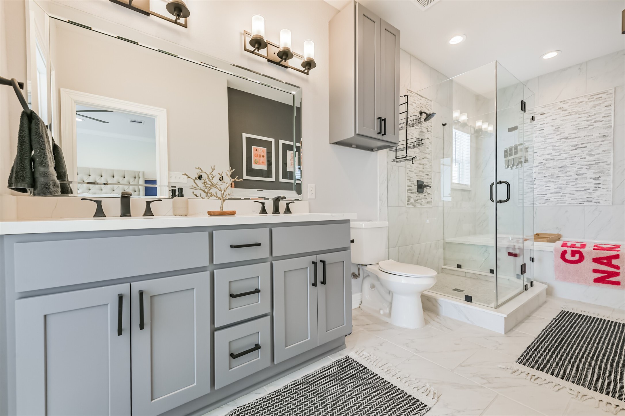 1010 Melneeka Lane Houston, TX 77091 - Photo 31 of 37 Get ready for the day in the primary bathroom.