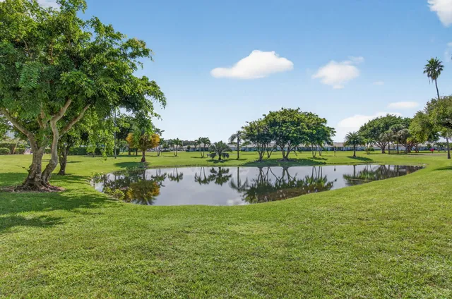 $125,000 | 7006 Huntington Lane, Unit 306, Delray Beach, FL 33446