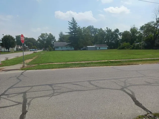 $225,000 | 124 West Jefferson Avenue, Vincennes, IN 47591