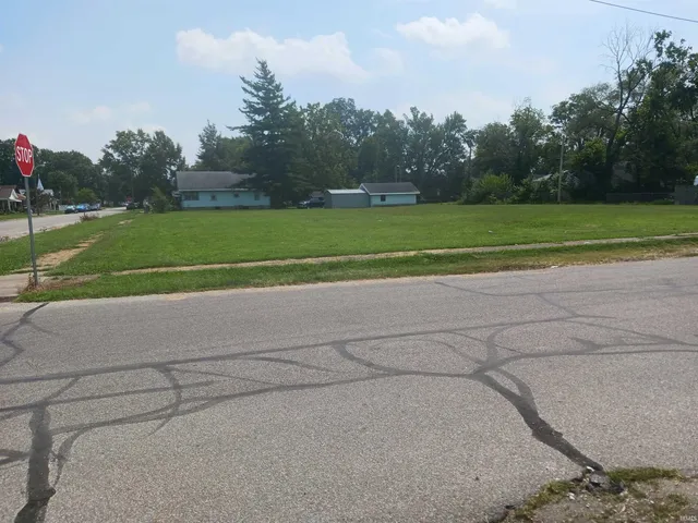 $225,000 | 124 West Jefferson Avenue, Vincennes, IN 47591