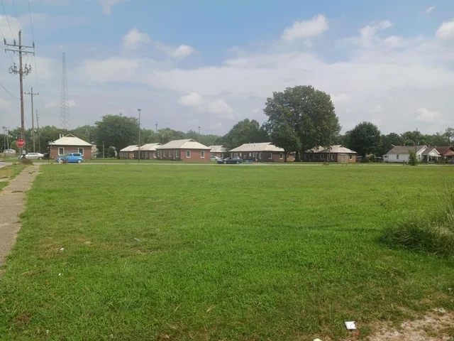 $225,000 | 124 West Jefferson Avenue, Vincennes, IN 47591