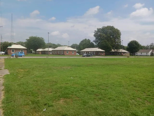 $225,000 | 124 West Jefferson Avenue, Vincennes, IN 47591