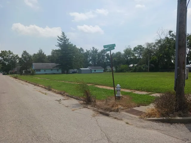 $225,000 | 124 West Jefferson Avenue, Vincennes, IN 47591