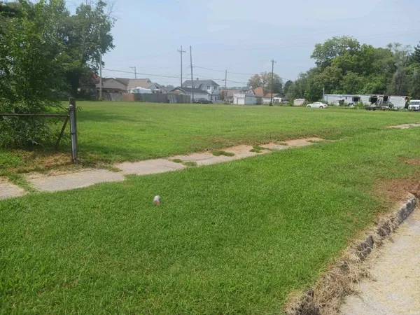 $225,000 | 124 West Jefferson Avenue, Vincennes, IN 47591