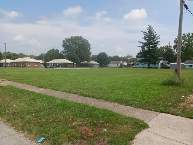 $225,000 | 124 West Jefferson Avenue, Vincennes, IN 47591