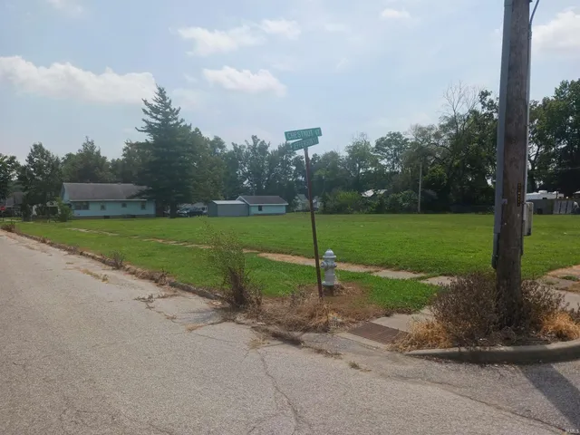 $225,000 | 124 West Jefferson Avenue, Vincennes, IN 47591