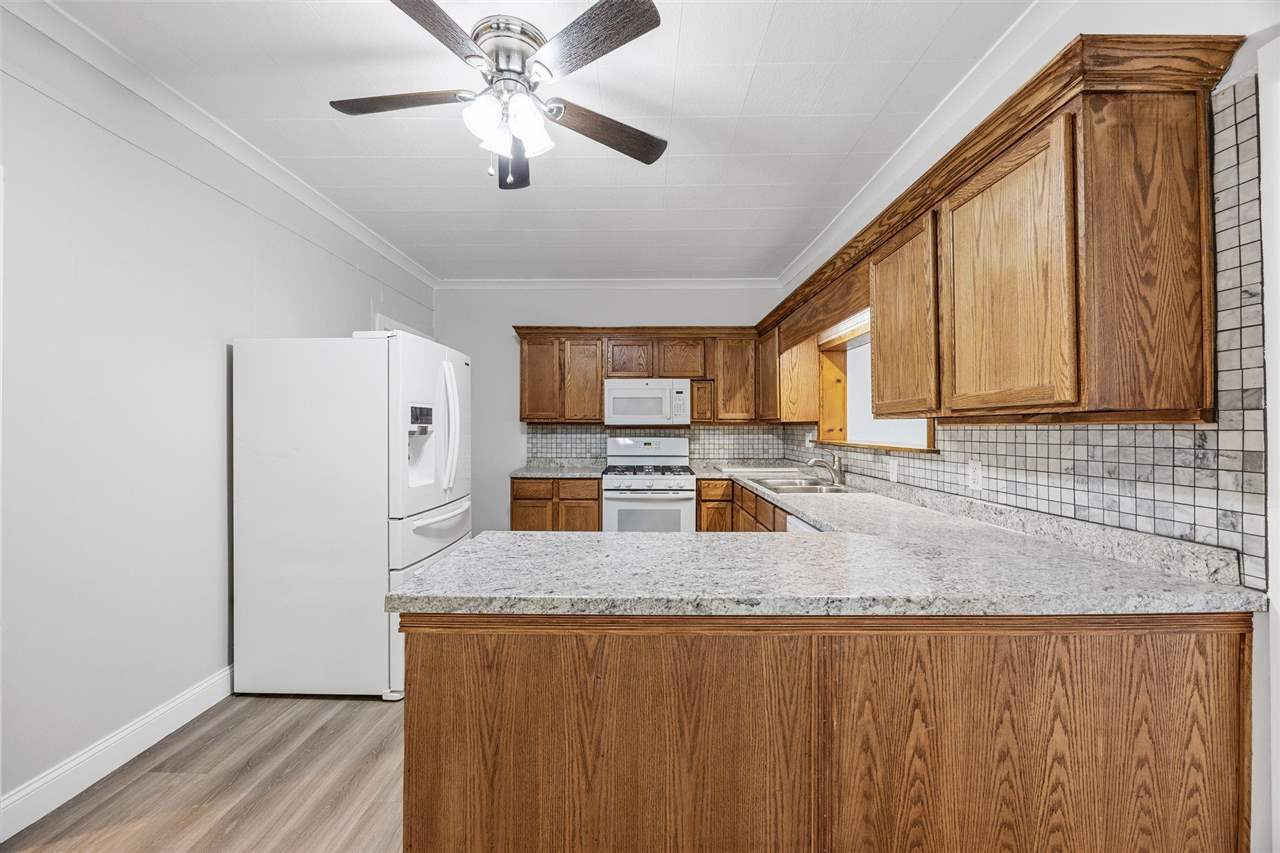 300 Palisades Road Southwest Mount Vernon, IA 52314 - Photo 9 of 31 Gallery Image 9