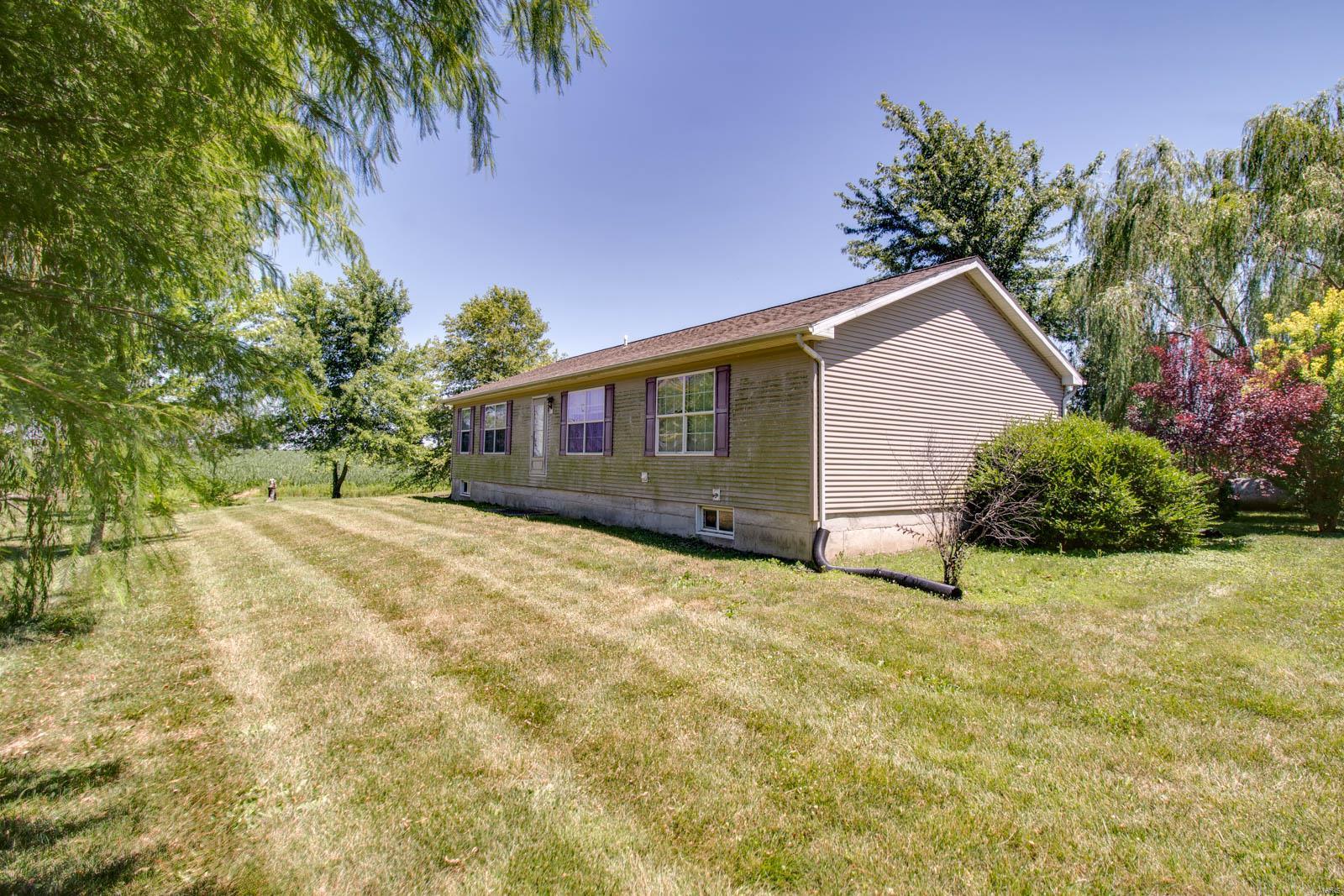 23333 Joe Knight Road Dow, IL 62022 - Photo 2 of 31