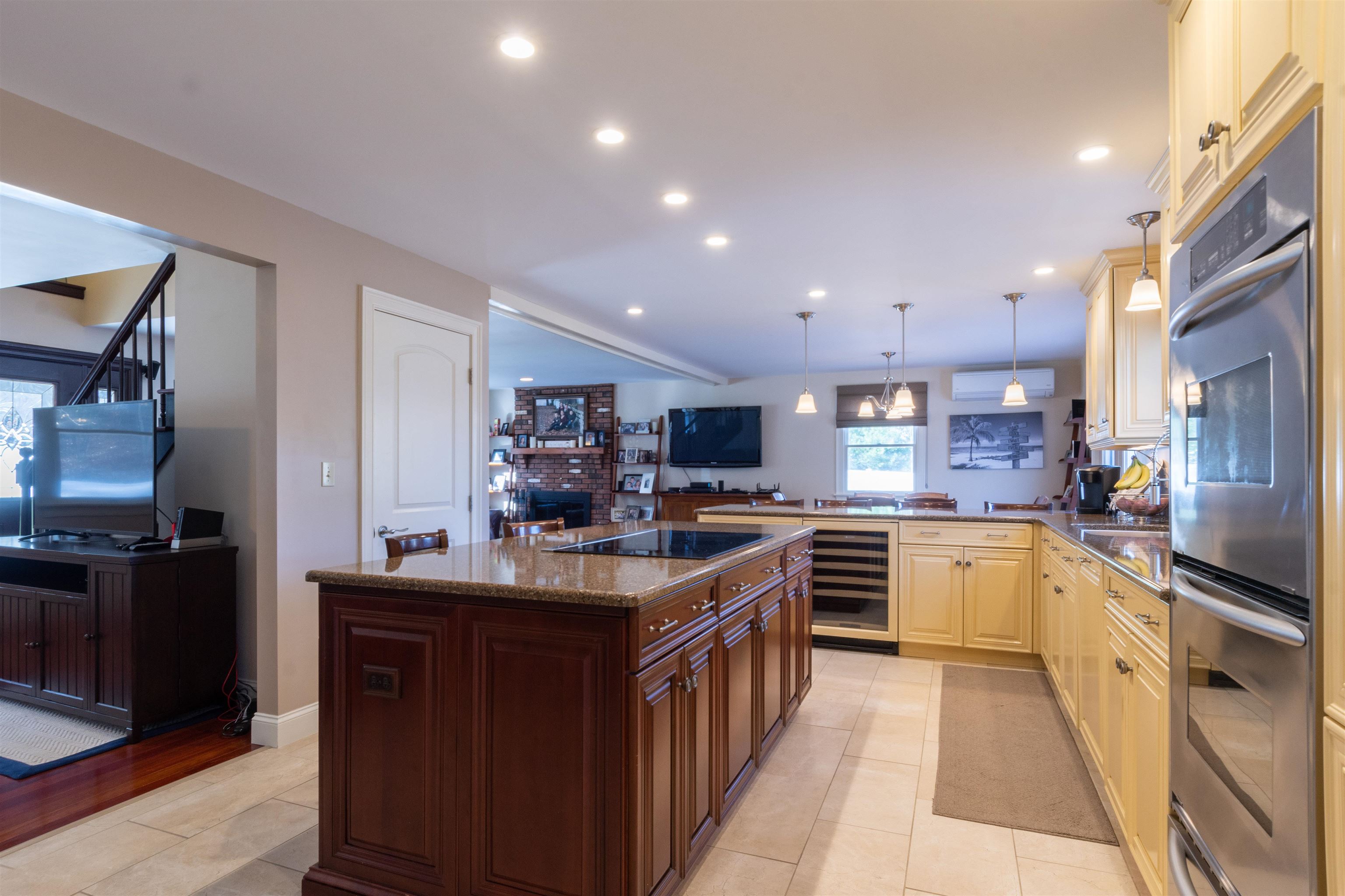 12 Cindy Drive Hooksett, NH 03106 - Photo 3 of 40