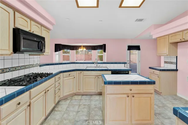 $575,000 | 16460 Malahat Road, Apple Valley, CA 92307