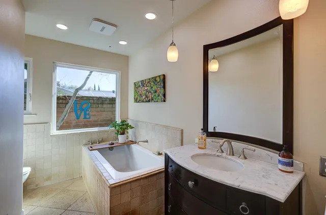 $640,000 | 2633 West San Jose Avenue, Fresno, CA 93711