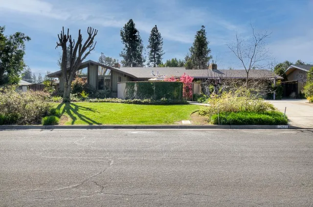 $640,000 | 2633 West San Jose Avenue, Fresno, CA 93711