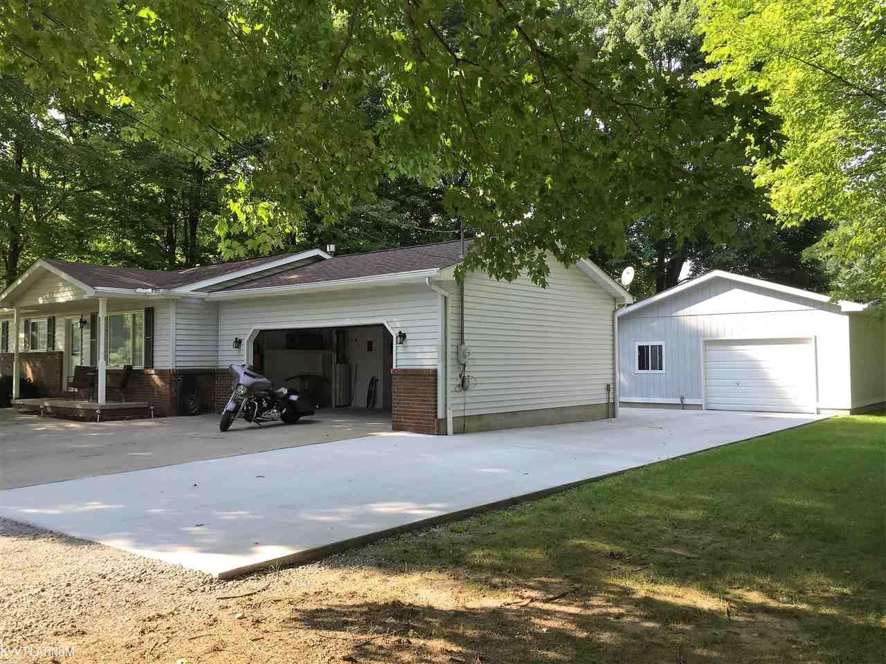 4282 Peck Road Port Huron, MI 48060 - Photo 2 of 17 31313111-1.JPG