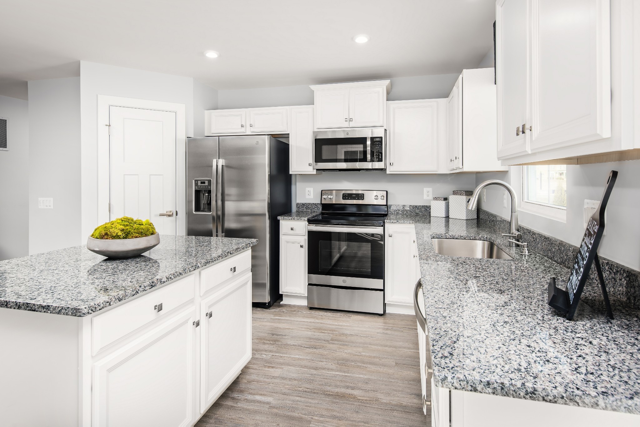 734 Cottage Drive Columbia, TN 38401 - Photo 4 of 10 a kitchen with stainless steel appliances granite countertop a sink stove and refrigerator