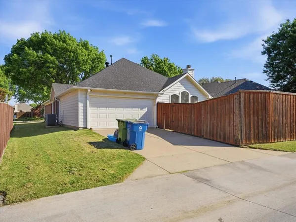 $3,200 | 1316 Pelham Lane, Lewisville, TX 75077