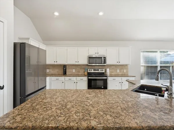$3,200 | 1316 Pelham Lane, Lewisville, TX 75077